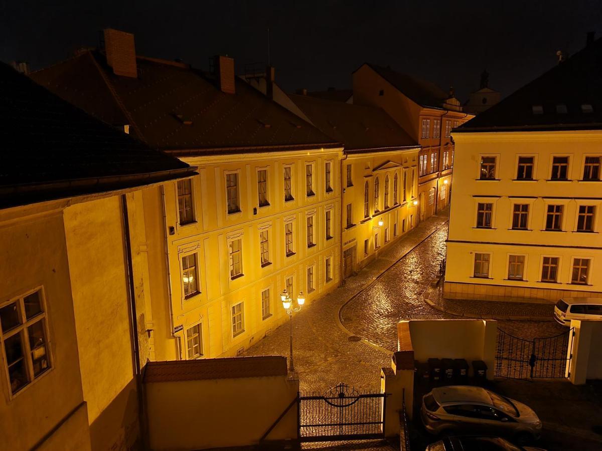 Velke Studio Na Velkem Namesti S Vybavenou Kuchyni Hradec Králové Exterior foto